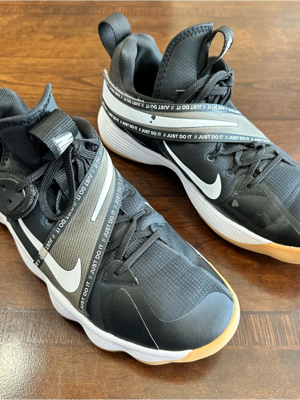 Nike React HyperSet Black White Gum Volleyball Sneaker Mens Sz 10 Womens SZ 11.5